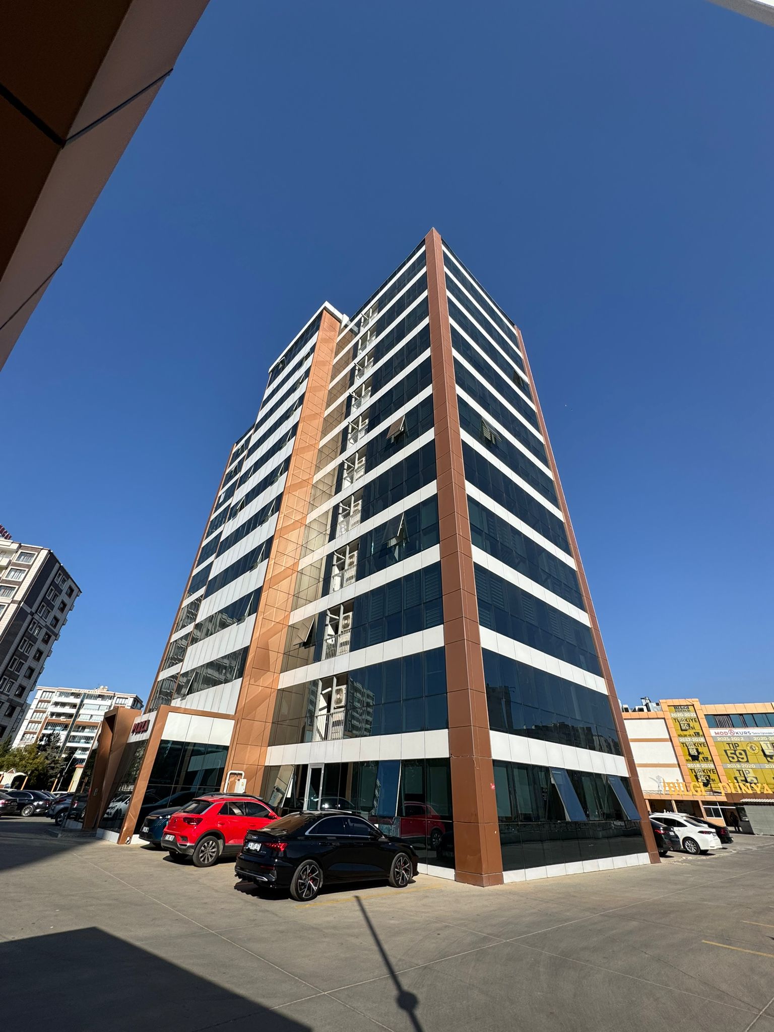 KAYA EMLAKTAN DÜNYA KAVŞAĞINDA KİRALIK BÜRO